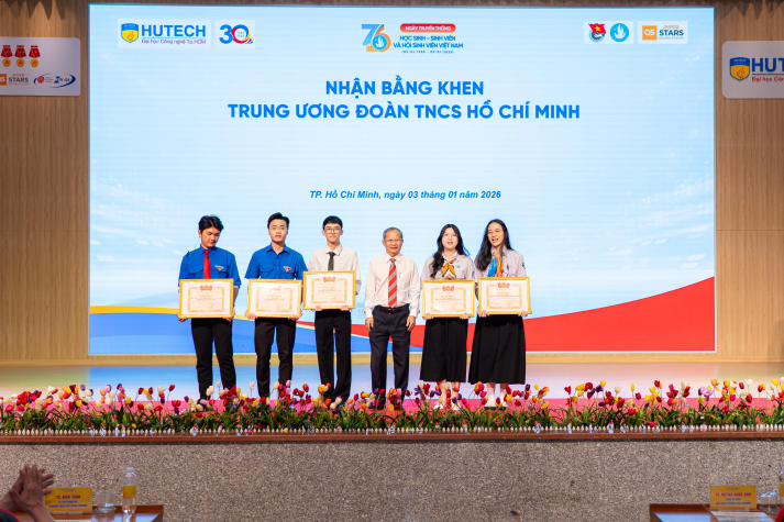Lễ kết nạp Đảng viên, Tổng kết công tác Đoàn, Hội và tuyên dương các danh hiệu Tải app 13Win năm 2025 78