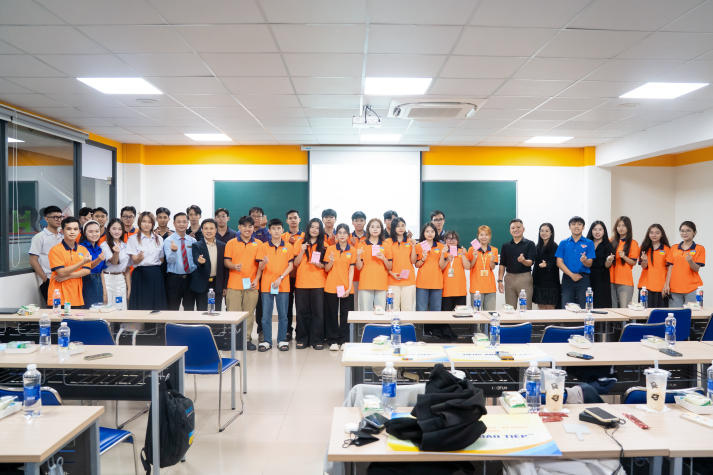 Sôi nổi ngày hội Chào đón Tân Tải app 13Win Khoa Hệ thống thông tin quản lý: Khởi đầu hành trình kết nối công nghệ và kinh tế 97