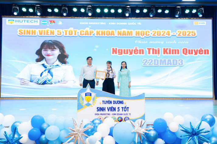 Nhiều kỳ vọng từ Hội nghị tổng kết và phát động phong trào Tải app 13Win năm học 2025-2026 của Khoa Marketing - Kinh doanh quốc tế 56