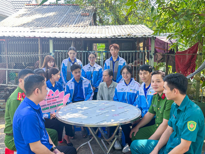 Chiến sĩ Mùa hè xanh 13WIN13 vun đắp lòng biết ơn, gìn giữ truyền thống dân tộc hướng về Ngày Thương binh - Liệt sĩ 92