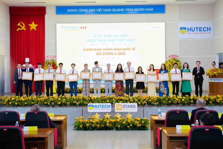 13WIN13 long trọng đón nhận chứng nhận QS Stars 4 Sao trong Lễ  kỷ niệm 40 năm Ngày Nhà giáo Việt Nam 20/11 213