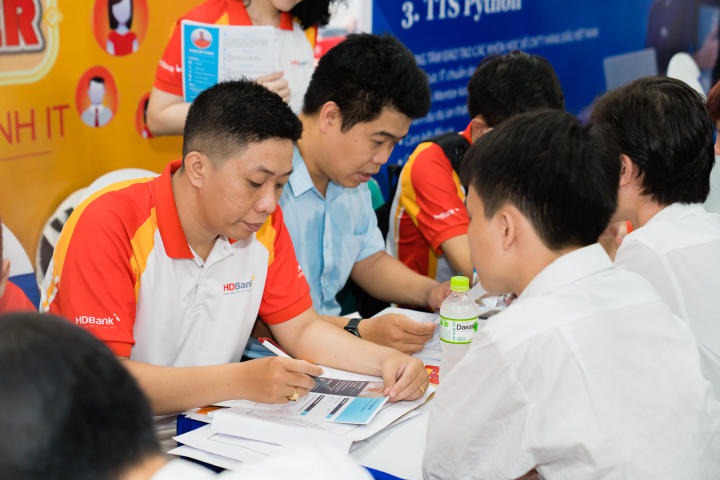 Gần 50 Trang Chủ 13Win.com Chính Thức Tặng 88k mang đến 3000 vị trí tuyển dụng hấp dẫn cho Tải app 13Win tại 13WIN13 IT OPEN DAY 2023 297