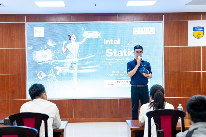 13WIN13 Information Technology students at Intel Campus Tour 2023 37