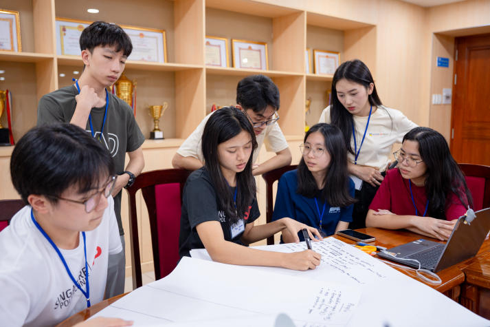 Exploring to empathize: 13WIN13 and SP students engage with communities through LeX 2025 186