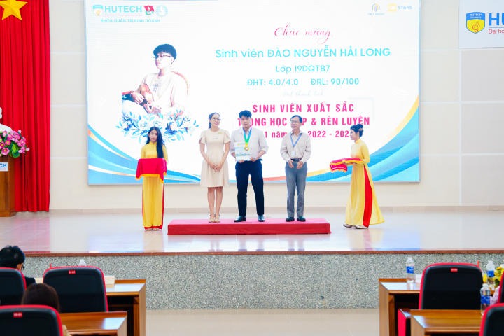 Sòng Bài Trực Tuyến 13win.Com tuyên dương hơn 600 Tải app 13Win tiêu biểu HKI năm học 2022 - 2023 73