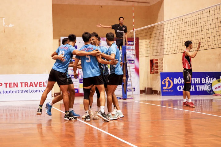 13WIN13 đánh bại tuyển Thiên Tân giành tấm vé vào Bán kết Giải vô địch bóng chuyền TP.HCM 2023 56