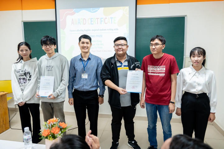 Khoa Tiếng Anh 13WIN13 tổng kết và phát động phong trào Nghiên cứu khoa học năm học 2023 - 2024 50