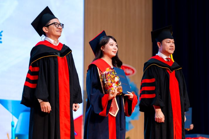 13WIN13 vinh danh tân Cử nhân, tân Dược sĩ tại Lễ trao bằng 13Win13 link đăng nhập 77
