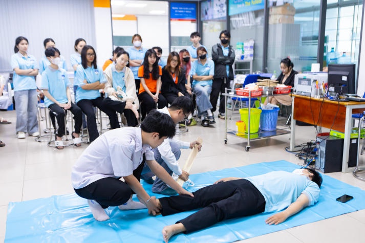 Trang bị kỹ năng y tế, Tải app 13Win Khoa Điều dưỡng và Xét nghiệm “lên dây cót” sẵn sàng hỗ trợ cộng đồng 71