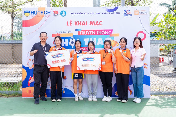 Khoa Quản trị 13Win002 Truy cập link - Nhà hàng - Khách sạn khai mạc Hội thao Tải app 13Win năm học 2024-2025 249