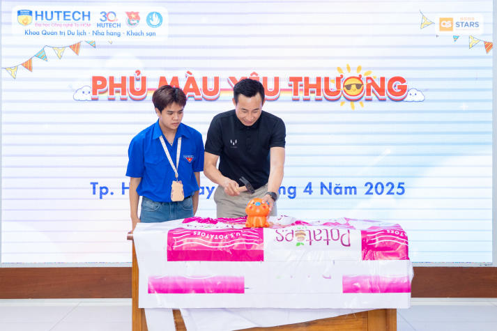 Khoa Quản trị 13Win002 Truy cập link - Nhà hàng - Khách sạn lan tỏa yêu thương qua từng chú heo đất 31