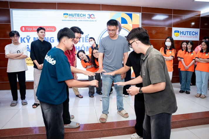 13Win 21 link không chặn Khoa Marketing - Kinh doanh quốc tế tự tin hơn qua hoạt động trải nghiệm 37