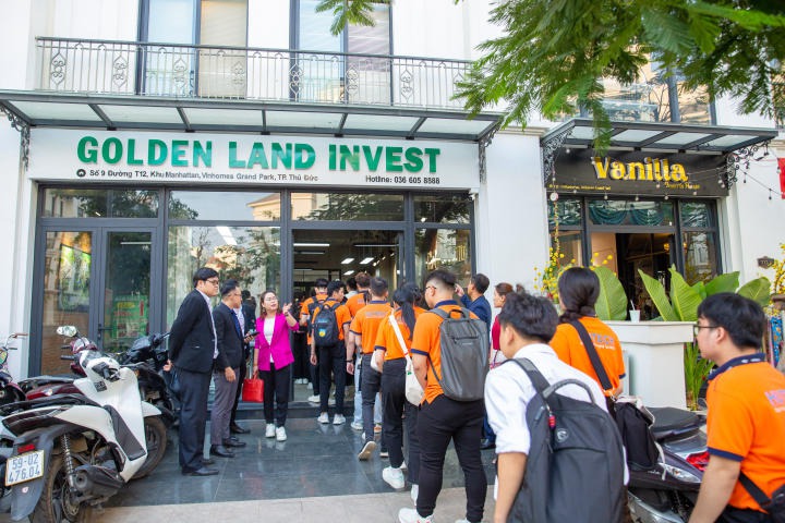 Top 50 BIZ Got Talent 2023 contestants visit Vinhome Grand Park and learn about real estate. 25