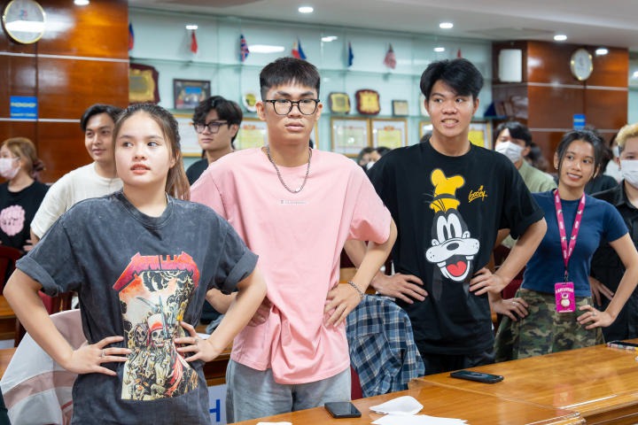 Multimedia Communication students learned to master their voice through talk show 75