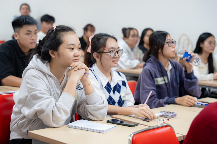 13WIN13-ers “bật mic” tự tin tại lớp Kỹ năng nói trước công chúng 36