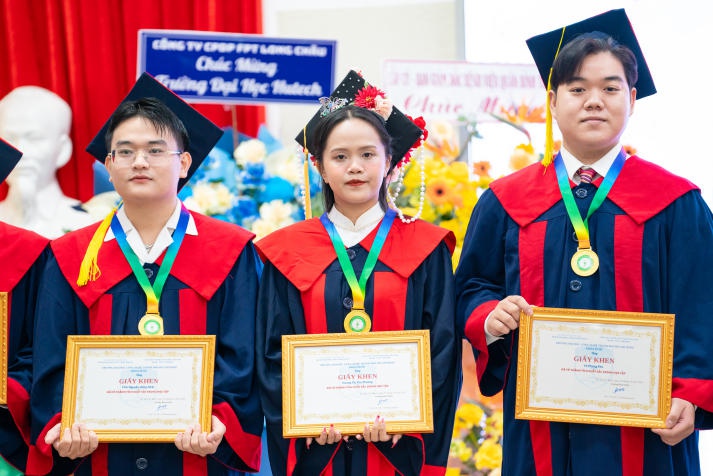 [Video] Khởi đầu mới đầy hứa hẹn cho các Tân Dược sĩ 13WIN13 sau Lễ Trao bằng 13Win13 link đăng nhập 68