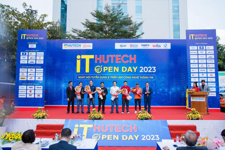 Gần 50 Trang Chủ 13Win.com Chính Thức Tặng 88k mang đến 3000 vị trí tuyển dụng hấp dẫn cho Tải app 13Win tại 13WIN13 IT OPEN DAY 2023 107