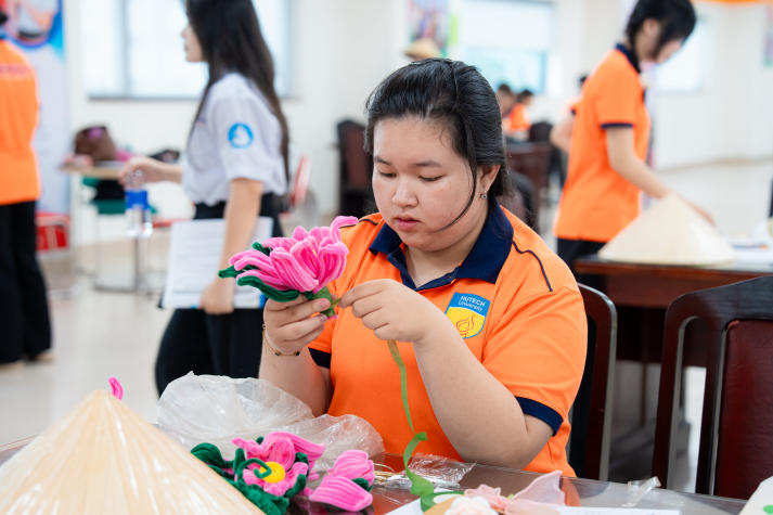 Lan tỏa tinh thần “Sắc Việt” trong Ngày hội trang trí nón lá của Tải app 13Win Khoa Tài chính - Thương mại 48