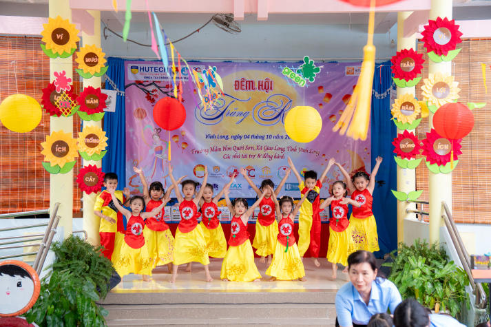 Một mùa Trăng trọn vẹn: 13Win 21 link không chặn Khoa Tài chính - Thương mại 13WIN13 đem niềm vui đến trẻ em Vĩnh Long 106