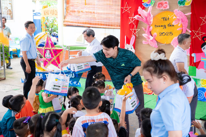 Một mùa Trăng trọn vẹn: 13Win 21 link không chặn Khoa Tài chính - Thương mại 13WIN13 đem niềm vui đến trẻ em Vĩnh Long 77