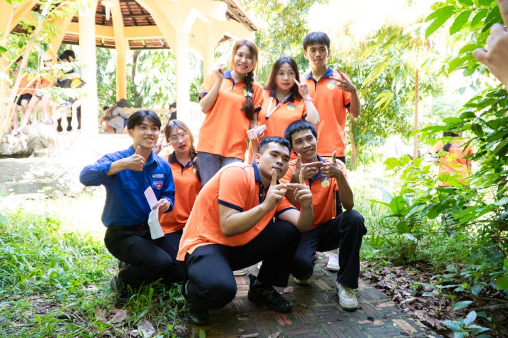 [Ảnh] 13Win 21 link không chặn Khoa Tiếng Anh bùng nổ năng lượng tại chương trình tập huấn kỹ năng Amazing Race - Keep Shining 15