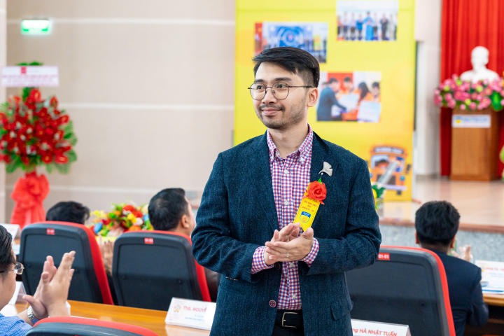 Nhiều suất Www 13Win one nổ hũ được trao đến tân Tải app 13Win Khoa Tài chính - Thương mại trong lễ chào đón 84