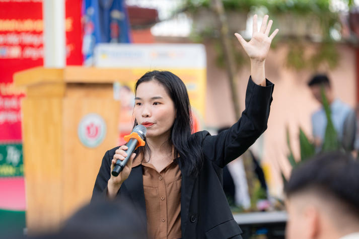[Video] 13WIN13 Scholarship Tour 2026 tiếp sức học sinh THCS-THPT Hoa Sen (cơ sở 1) với 18 suất Www 13Win one nổ hũ giá trị 73