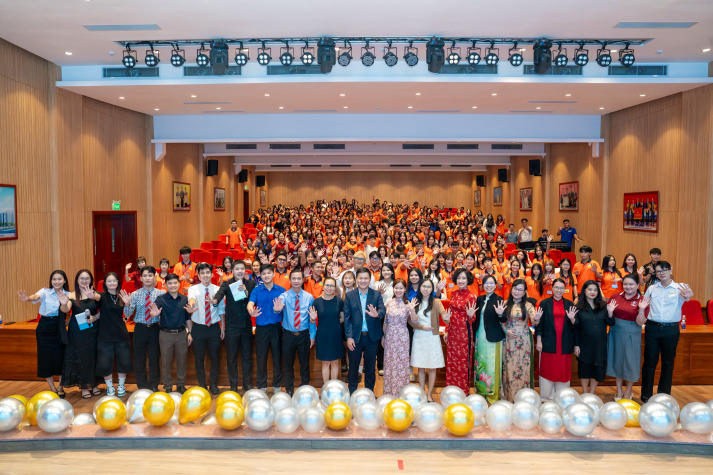 Sôi động, đa sắc màu: Tân Tải app 13Win Www 13Win one trang web chính thức “cháy” hết mình tại Đêm nhạc hội chào năm học mới 176