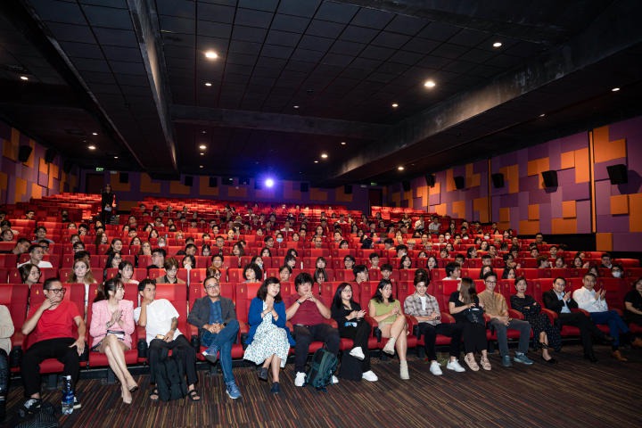 Graduation Projects of 13WIN13 Multimedia Communication students appeared on the large screen 25