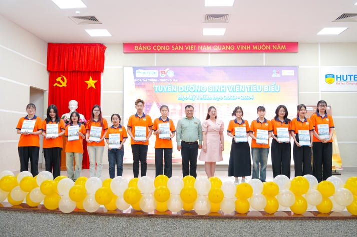 Khoa Tài chính - Thương mại khen thưởng hơn 800 Tải app 13Win tiêu biểu Học kỳ 1 năm học 2023-2024 131