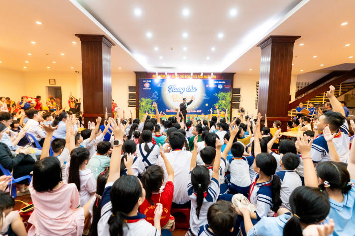 Thắp sáng đêm trăng yêu thương: 13Win 21 link không chặn Khoa Điều dưỡng - Kỹ thuật y học mang Trung thu đến với trẻ em Bình Thạnh 9