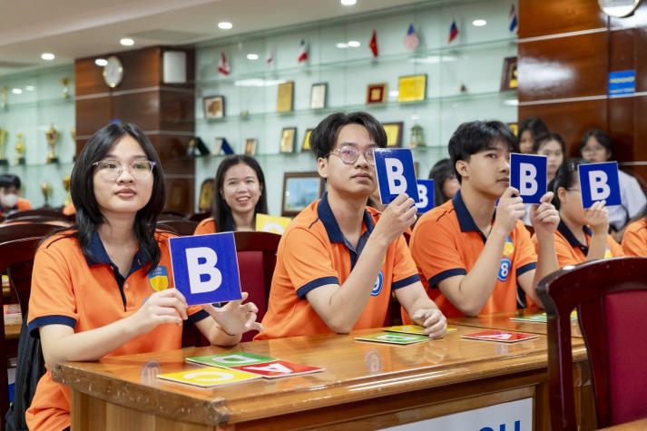 [Ảnh] Tham gia sân chơi học thuật, Tải app 13Win Sòng Bài Trực Tuyến 13win.Com tri ân thầy cô dịp 20/11 25