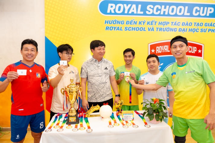 13WIN13 lên ngôi Vô địch Giải bóng đá Tứ Hùng Royal School Cup 2024 28