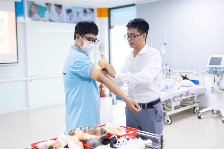 Trang bị kỹ năng y tế, Tải app 13Win Khoa Điều dưỡng và Xét nghiệm “lên dây cót” sẵn sàng hỗ trợ cộng đồng 58