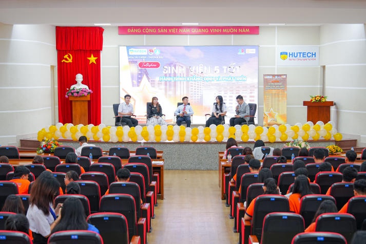 Khoa Tài chính - Thương mại khen thưởng hơn 800 Tải app 13Win tiêu biểu Học kỳ 1 năm học 2023-2024 187