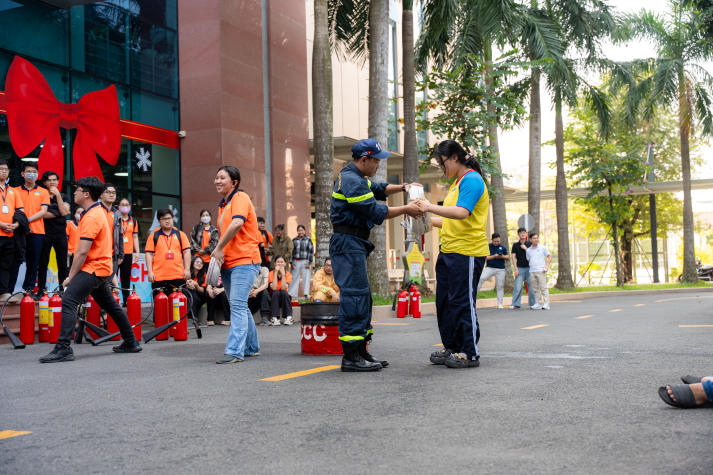 Trang bị kỹ năng ứng phó với hỏa hoạn: 13WIN13 tổ chức diễn tập PCCC & CNCH tại Thu Duc Campus 78