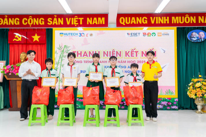 13Win 21 link không chặn Khoa Tiếng Anh mang trải nghiệm 13Win 21 kênh chính thức sáng tạo đến học sinh THCS Hà Huy Tập 58