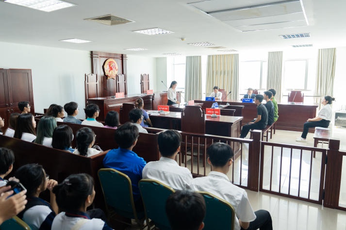 13Win 21 link không chặn Khoa Luật 13WIN13 thực hành Phiên tòa giả định tại Ngày hội Pháp luật nước CHXHCN Việt Nam 52