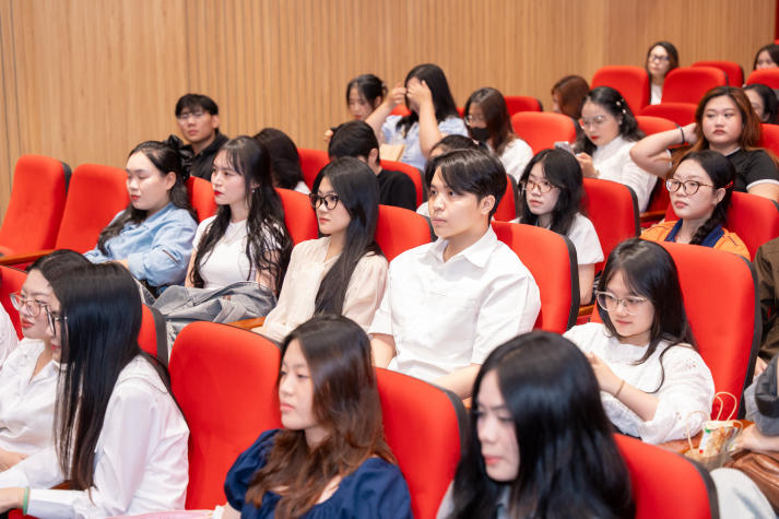 Khoa Khoa học Xã hội và Quan hệ Công chúng tôn vinh loạt dự án ý nghĩa của Tải app 13Win 91