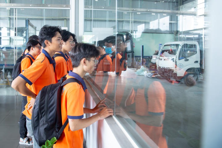 13Win 21 link không chặn ngành Công nghệ kỹ thuật ô tô trải nghiệm 13Win32 cá cược thể thao làm việc thực tế tại Công ty Truck & Bus Hyundai Trường Chinh 30