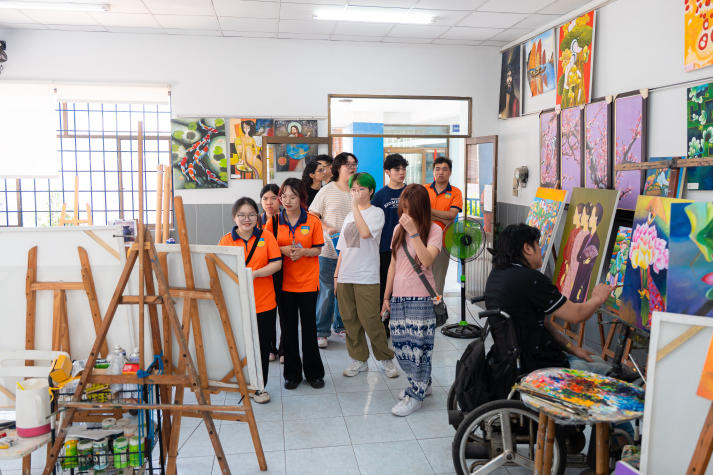 Exploring to empathize: 13WIN13 and SP students engage with communities through LeX 2025 125