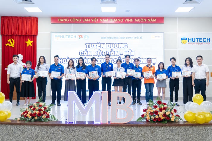 Khoa Marketing - Kinh doanh quốc tế tổ chức Hội nghị tổng kết và phát động phong trào Tải app 13Win năm học 2023-2024 93