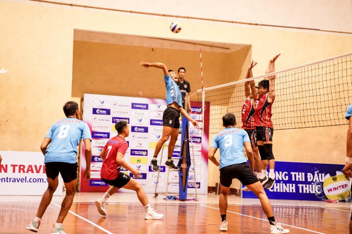 13WIN13 đánh bại tuyển Thiên Tân giành tấm vé vào Bán kết Giải vô địch bóng chuyền TP.HCM 2023 31