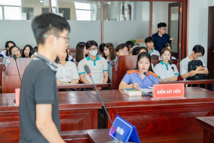 13Win 21 link không chặn Khoa Luật 13WIN13 thực hành Phiên tòa giả định tại Ngày hội Pháp luật nước CHXHCN Việt Nam 78