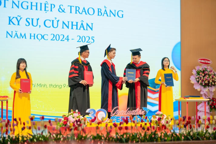 [Video] Nhiều tân 13Win 22 miễn phí mỗi ngày, Kỹ sư, Cử nhân tri ân cha mẹ tại Lễ Trao bằng 13Win13 link đăng nhập 144