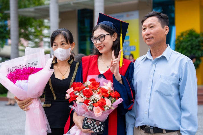 [Video] Nhiều tân 13Win 22 miễn phí mỗi ngày, Kỹ sư, Cử nhân tri ân cha mẹ tại Lễ Trao bằng 13Win13 link đăng nhập 27