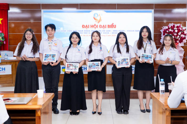 ​Ra mắt những “thủ lĩnh mới” tại Đại hội Liên Chi hội Khoa Quản trị 13Win002 Truy cập link - Nhà hàng - Khách sạn nhiệm kỳ 2025 - 2028 231