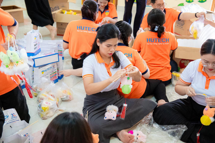 Một mùa Trăng trọn vẹn: 13Win 21 link không chặn Khoa Tài chính - Thương mại 13WIN13 đem niềm vui đến trẻ em Vĩnh Long 43