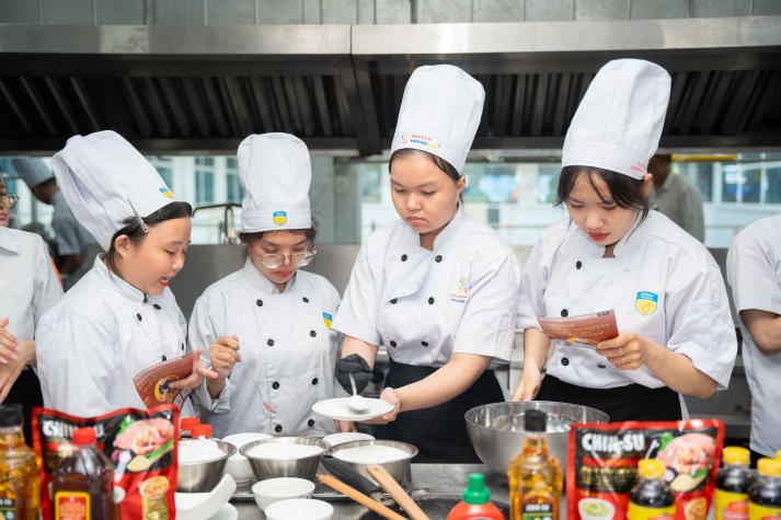 Restaurant and Catering Management students engaged in a signature Bánh mì workshop guided by a culinary expert 80