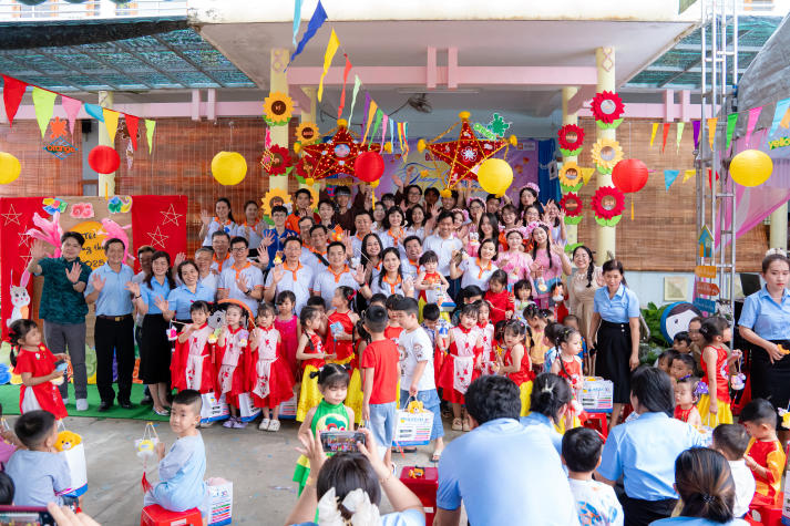 Một mùa Trăng trọn vẹn: 13Win 21 link không chặn Khoa Tài chính - Thương mại 13WIN13 đem niềm vui đến trẻ em Vĩnh Long 130